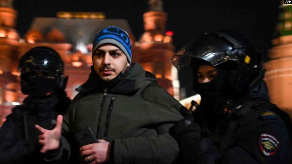 Rusia protestează împotriva războiului din Ucraina: peste 4.000 de persoane au fost reținute