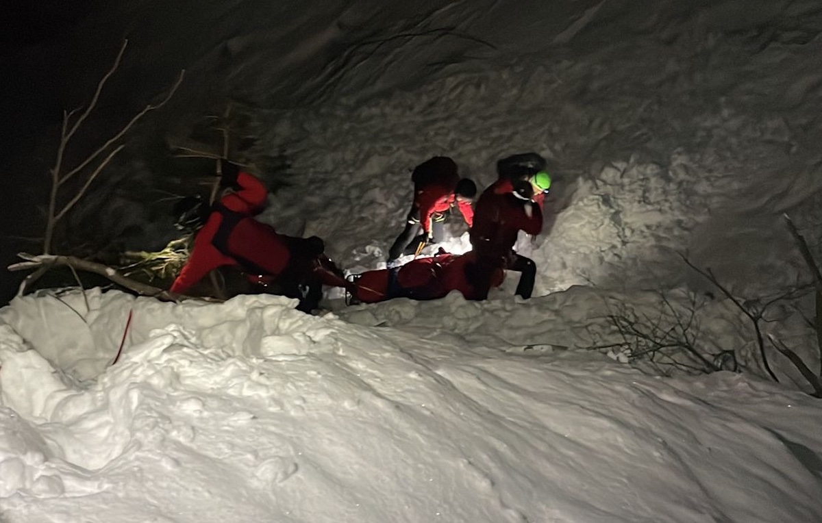 O avalanșă a curmat viețile a doi schiori cu experiență. Deși erau echipați cu dispozitive pentru căutare în avalanșă, nu au avut nicio șansă