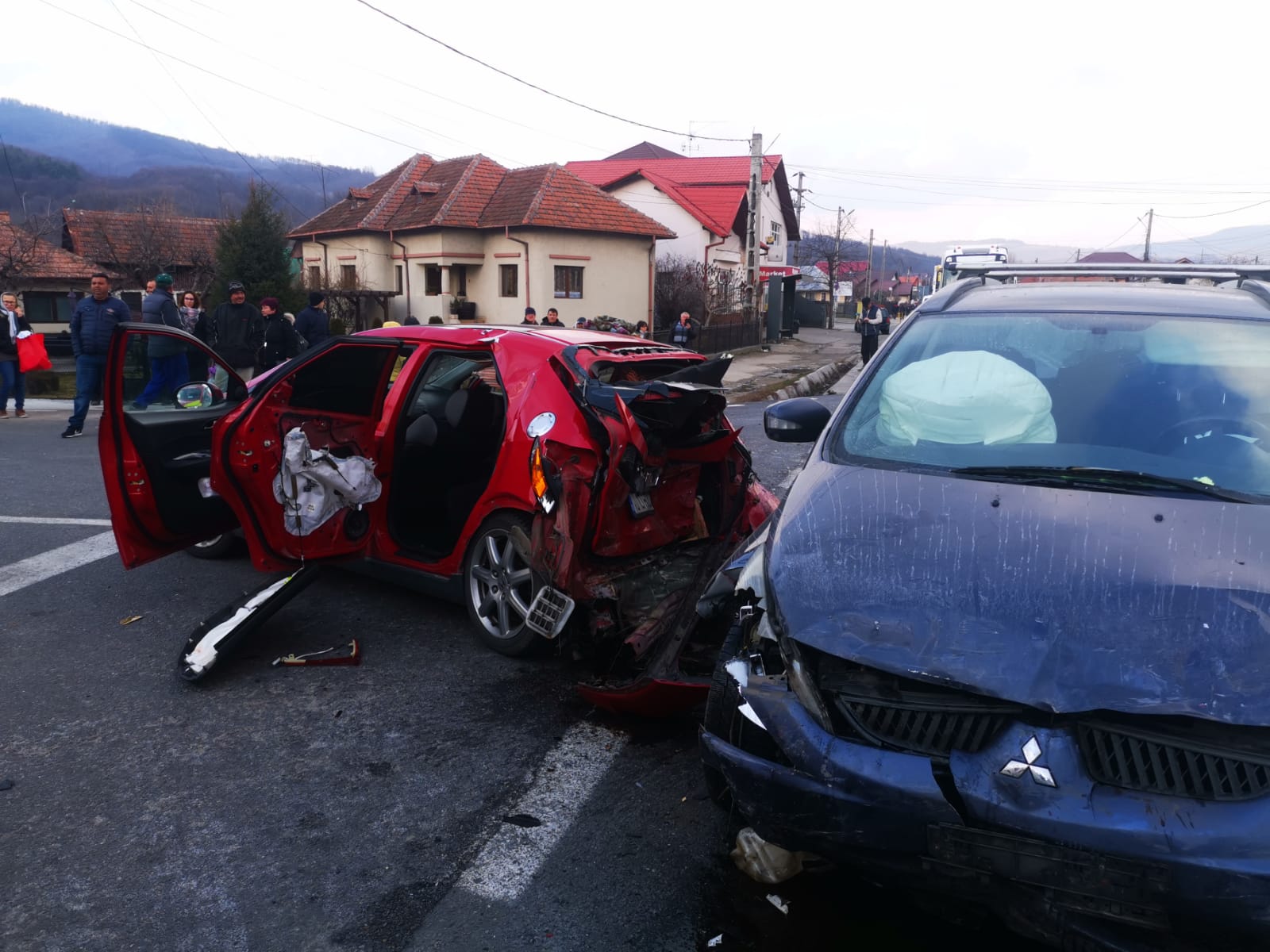 Actualizare foto. Ucraineancă implicată în accidentul de pe DN 7. Alte 3 persoane au ajuns la spital