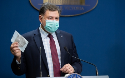 Rafila: e de bun-simț să te izolezi dacă esti bolnav, nu trebuie neapărat să vină cineva să te verifice şi să te amendeze