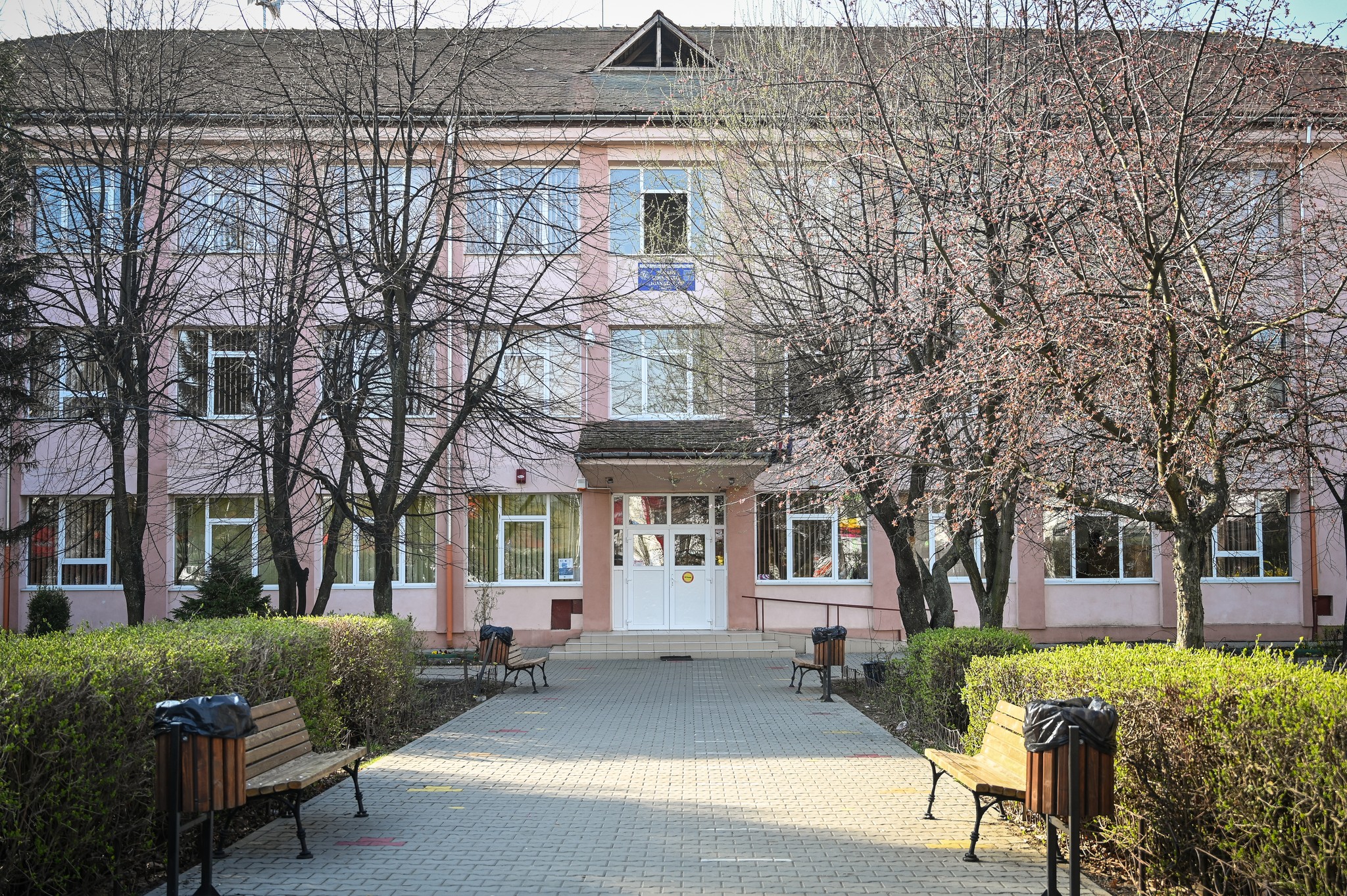 Trei școli din Sibiu au obținut aproximativ 176.000 de euro de fiecare ca să prevină abandonul școlar