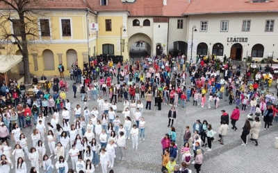 VIDEO – Multă energie și tinerețe la cel mai mare flash mob din România, organizat în week-end, la Sibiu