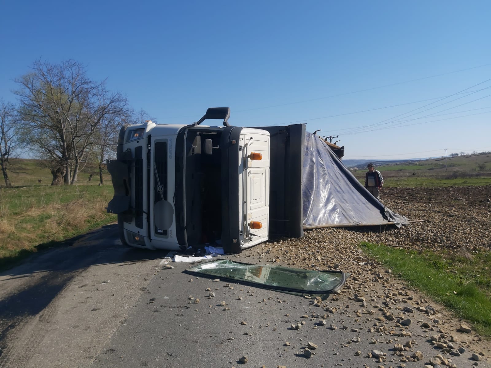 tir răsturnat dobârca