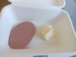 Sibienii se plâng pe internet de mâncarea de la Județean. Conducerea spitalului anunță că a schimbat firma de catering
