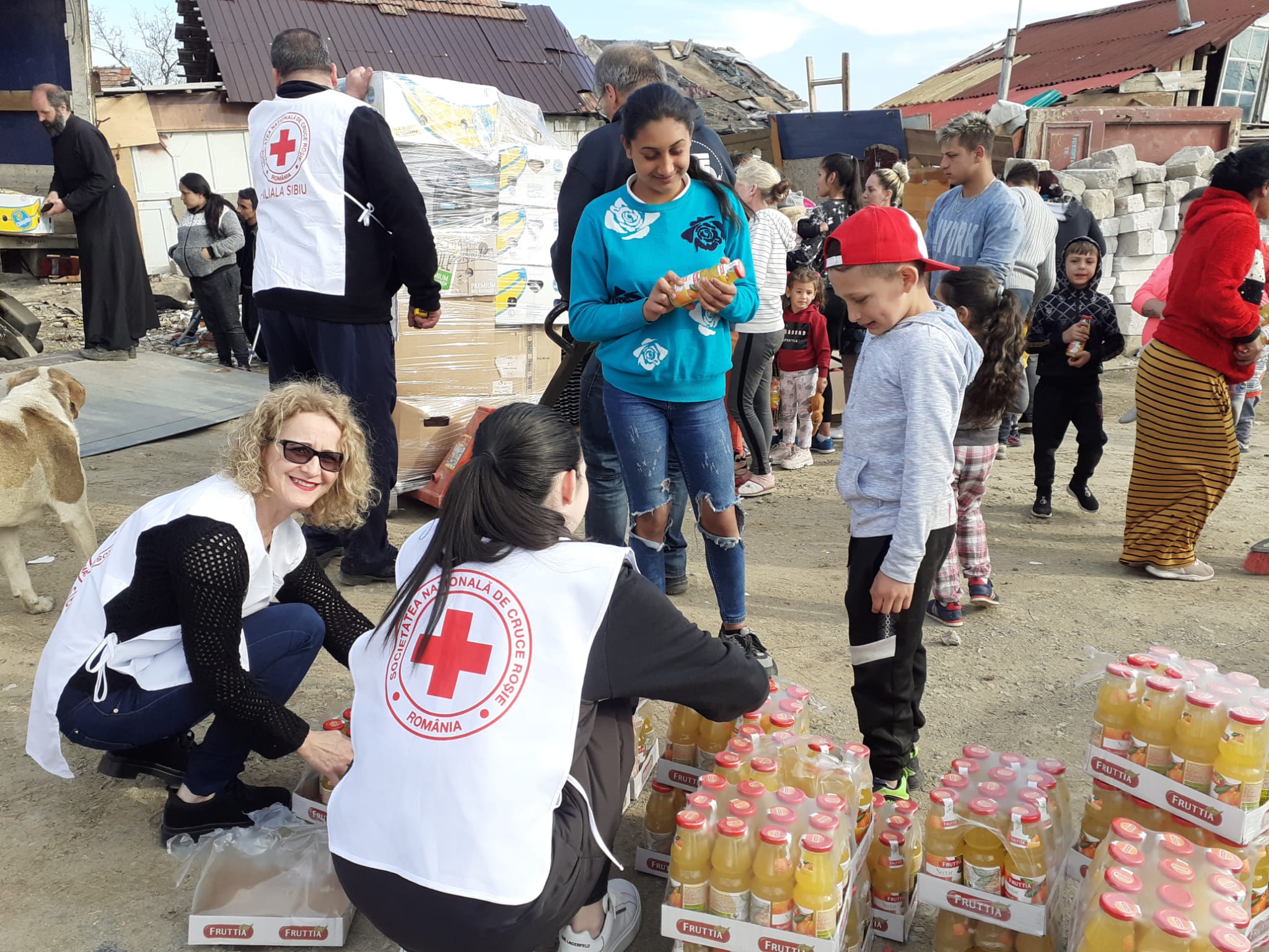 Aproximativ 100 de familii din Gușterița au fost ajutate de Crucea Roșie Sibiu printr-o amplă campanie umanitară