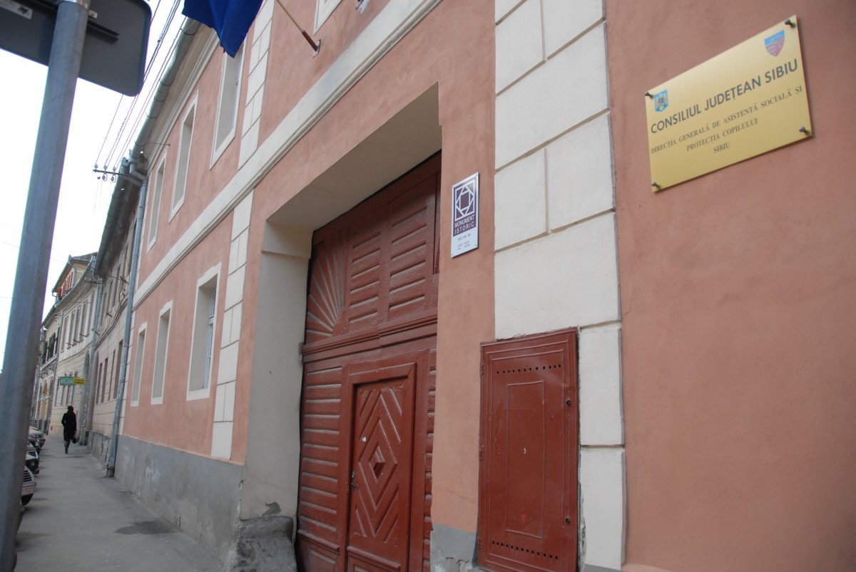 DGASPC Sibiu nu este de acord cu plasamentul internațional, prin care a fost adus în România criminalul de la Mediaș