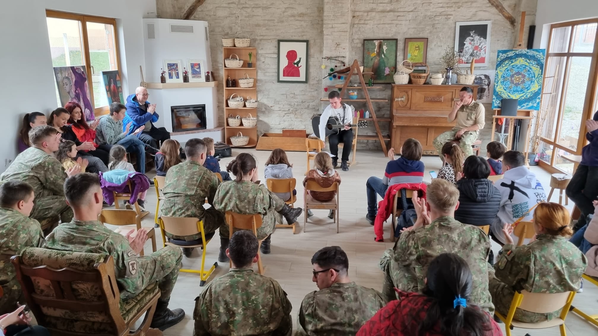 Gusterita casa romaneasca studenti militari