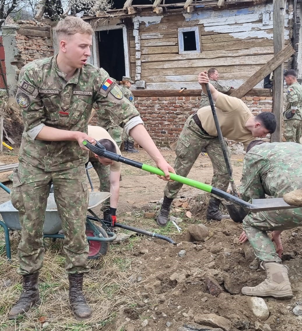 Gusterita casa romaneasca studenti militari
