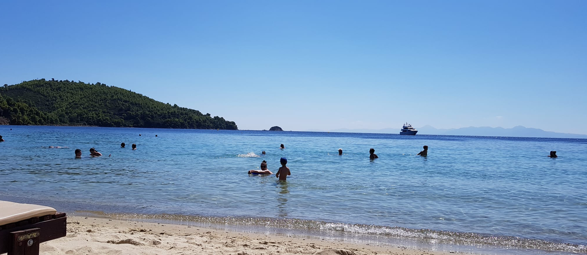 Peste 30.000 de mii de români sunt așteptați la mare de 1 Mai. Tarifele au crescut cu cel puțin 15%