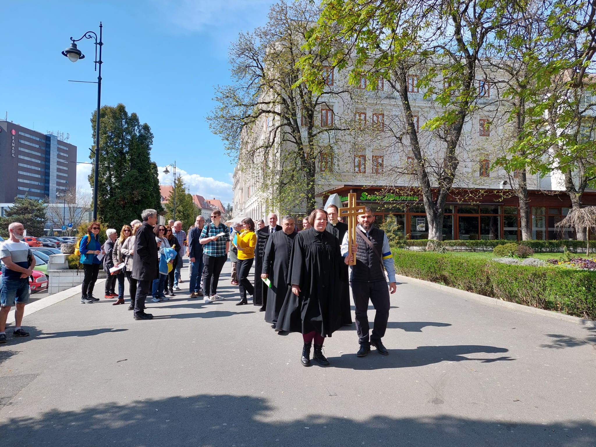 VIDEO Procesiune de rugăciune pentru pace a mai multor culte. Marele absent: Biserica Ortodoxă