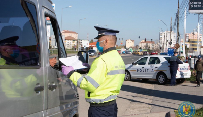 Polițiștii sibieni îndeamnă șoferii la prudență de Florii. Vor fi echipaje în toate zonele circulate