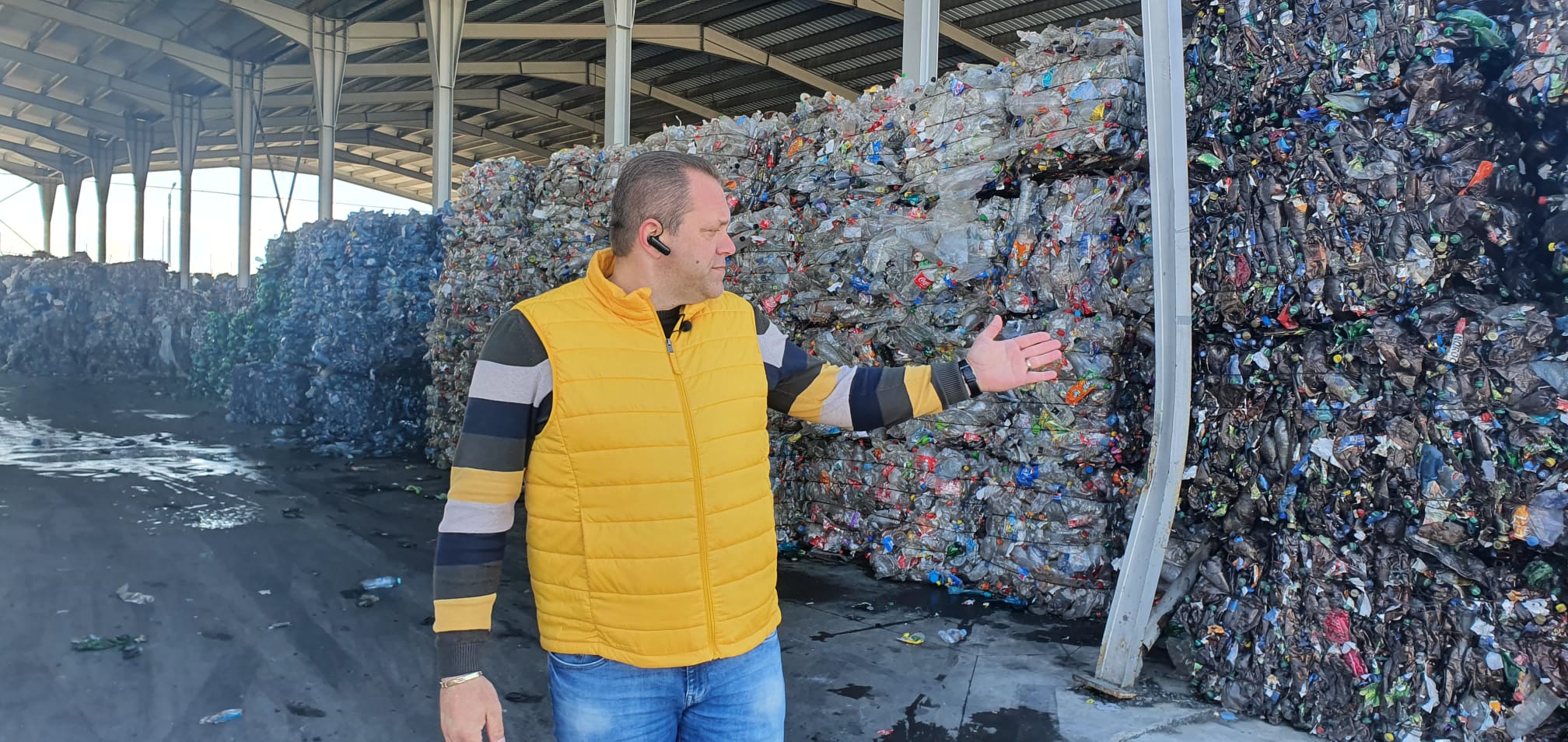 Peste 10.000 de tone de deșeuri reciclabile aruncate de sibieni au ajuns anul trecut la Stația de sortare. TSTV cu Mihai Stănilă: ”Sibienii trebuie să sorteze mai bine”