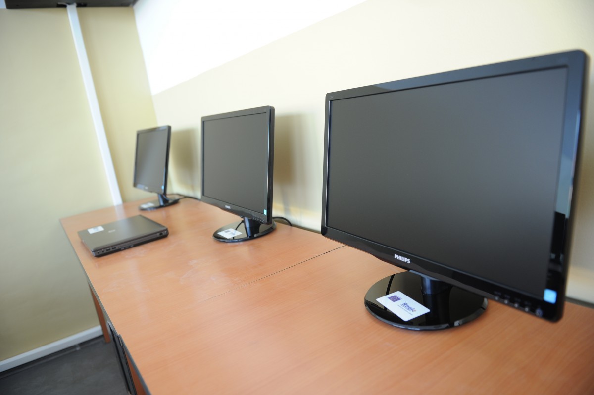 CJ Sibiu cumpără între 800 și 1.200 de calculatoare. Inclusiv pentru două primării