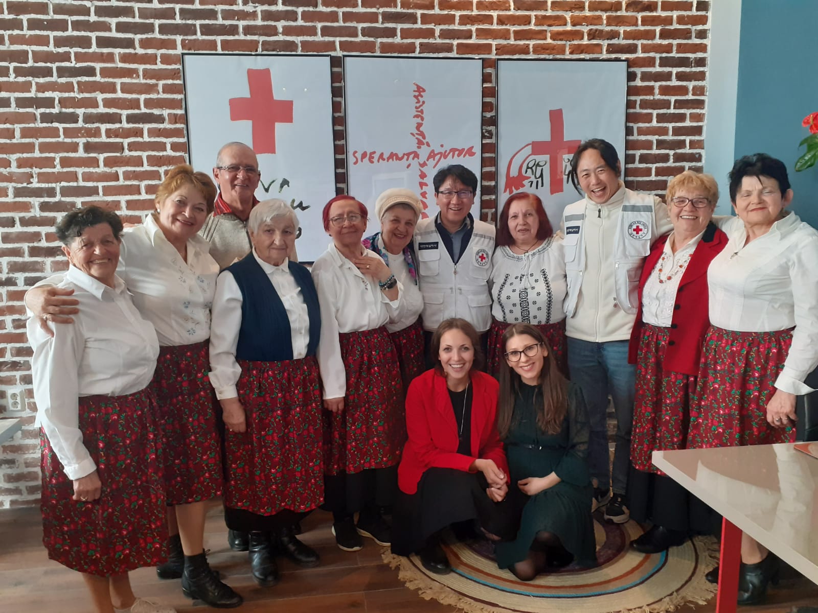 Crucea Roșie din Coreea de Sud, vizită la filiala din Sibiu. „Ceea ce am văzut aici este spiritul original al Crucii Roșii”