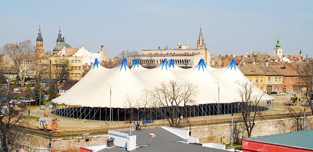 Cortul Capitalei culturale europene - Sibiu 2007, la fier vechi. N-are cine să-l monteze și s-a uzat