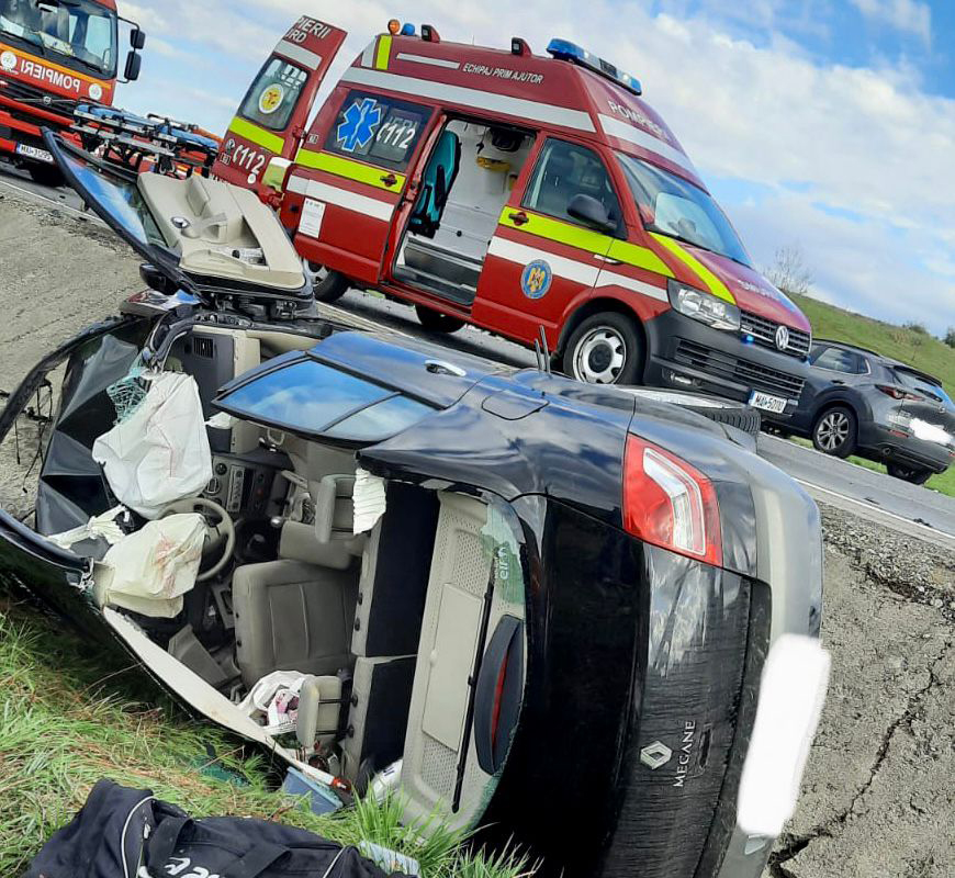 Actualizare. Șoferii celor două mașini implicate în accidentul de pe DN1 au murit