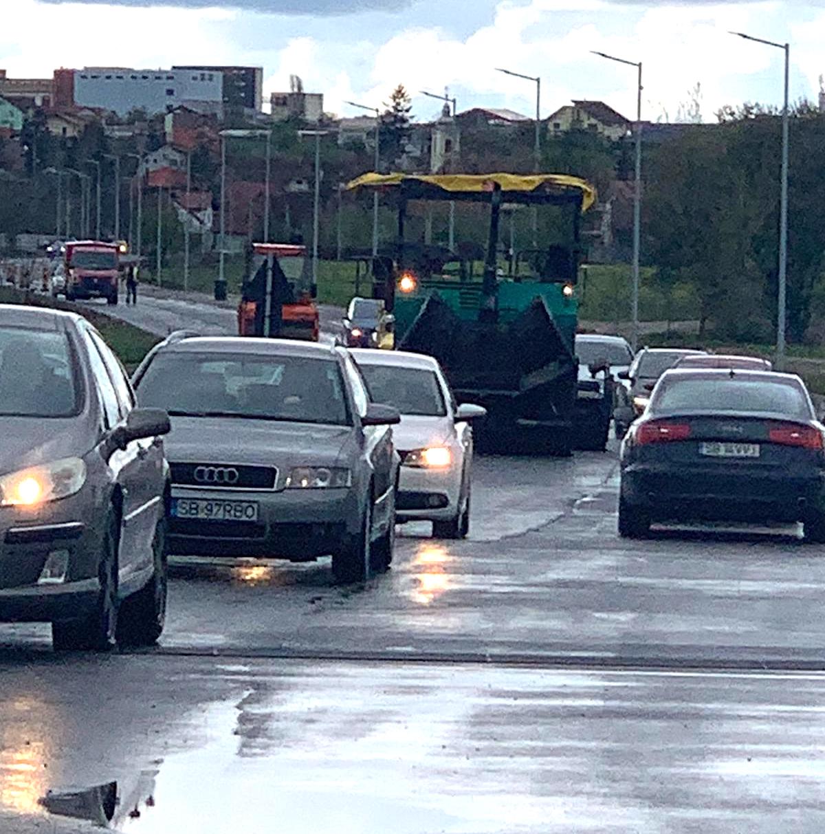 Cea mai nouă stradă din Sibiu, cea peste Cîmpșor, asfaltată pe ploaie. ”Primăria a decis”