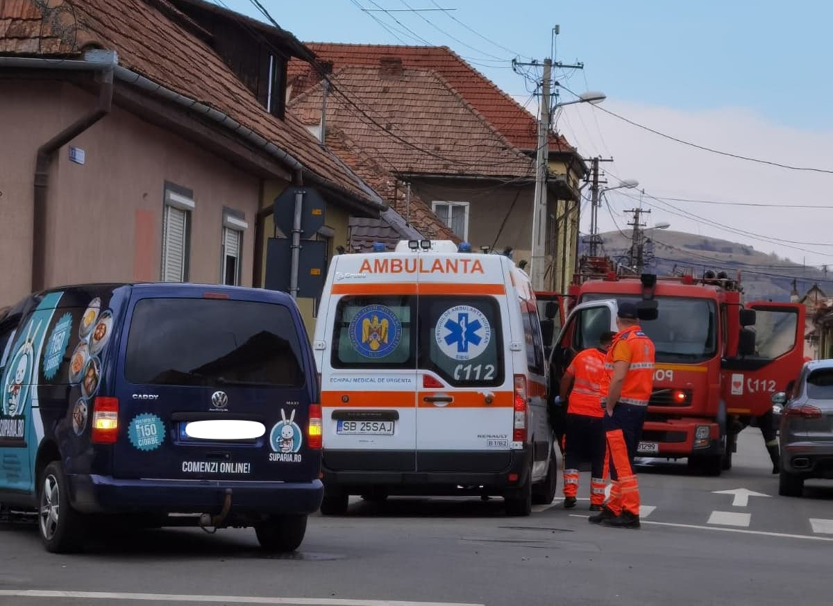 Primăria montează limitatoare pe str. Moldoveanu, după accidentul grav de luni. Într-un caz similar, un sibian se roagă de cinci ani de municipalitate