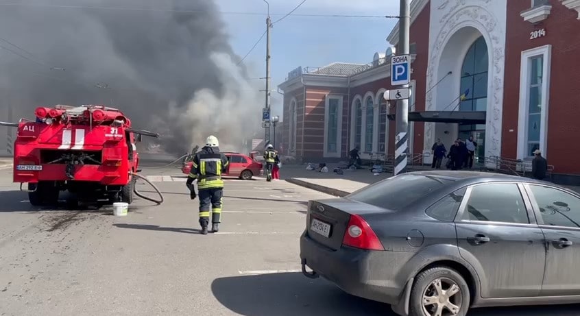 Cel puţin 30 de morţi într-un atac rusesc cu rachete asupra unei gări în timp ce civilii încercau fugă de război