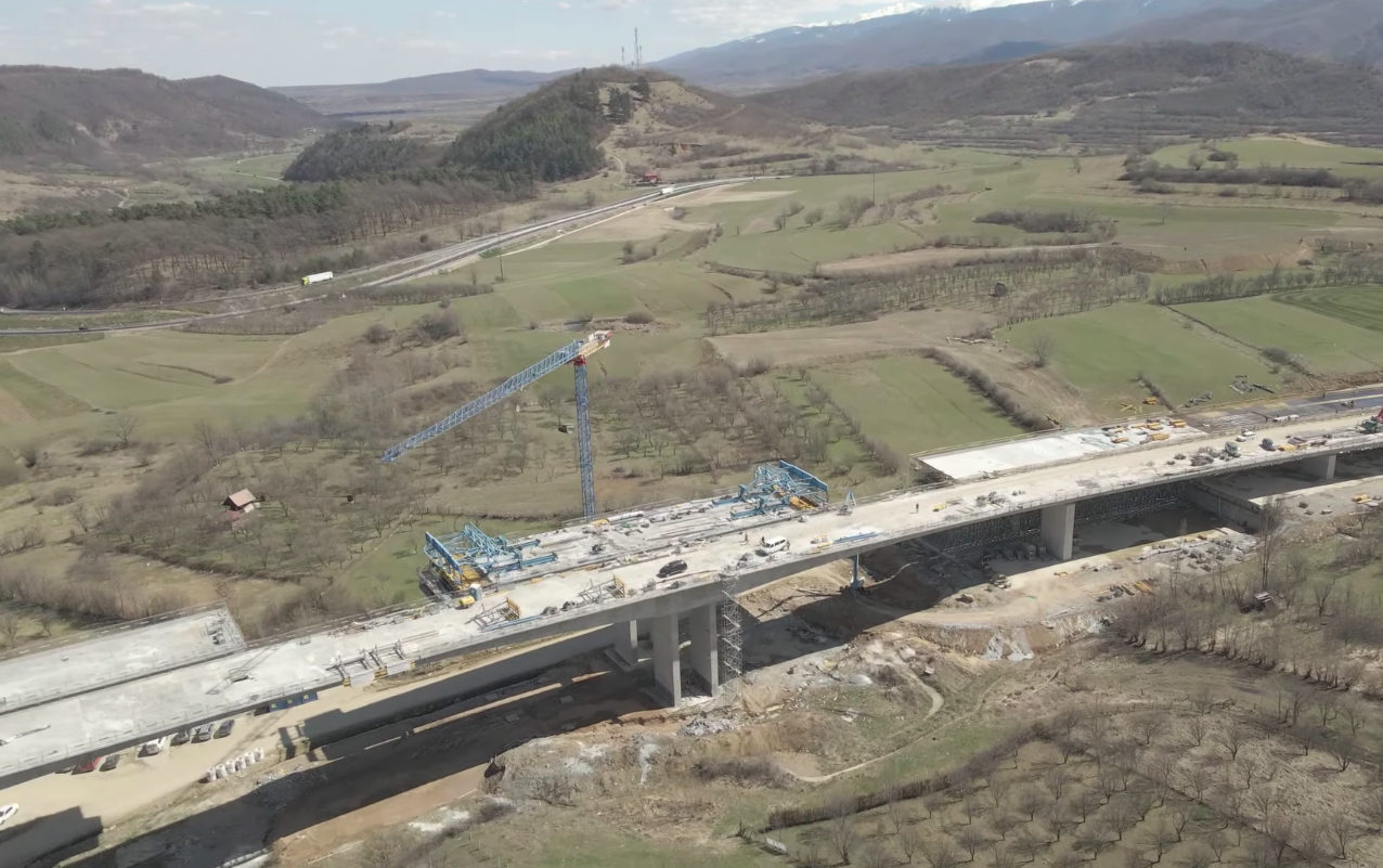 VIDEO-Stadiul lucrărilor pe lotul de autostrada Sibiu-Boița a depășit 65%. Plus încă o veste bună