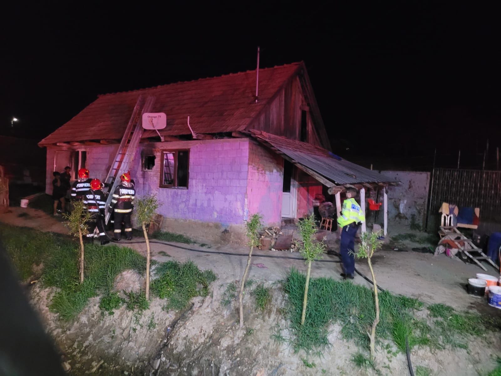 Incendiu azi-noapte la o casă din Șeica Mare. Focul a pornit de la un cablu neizolat