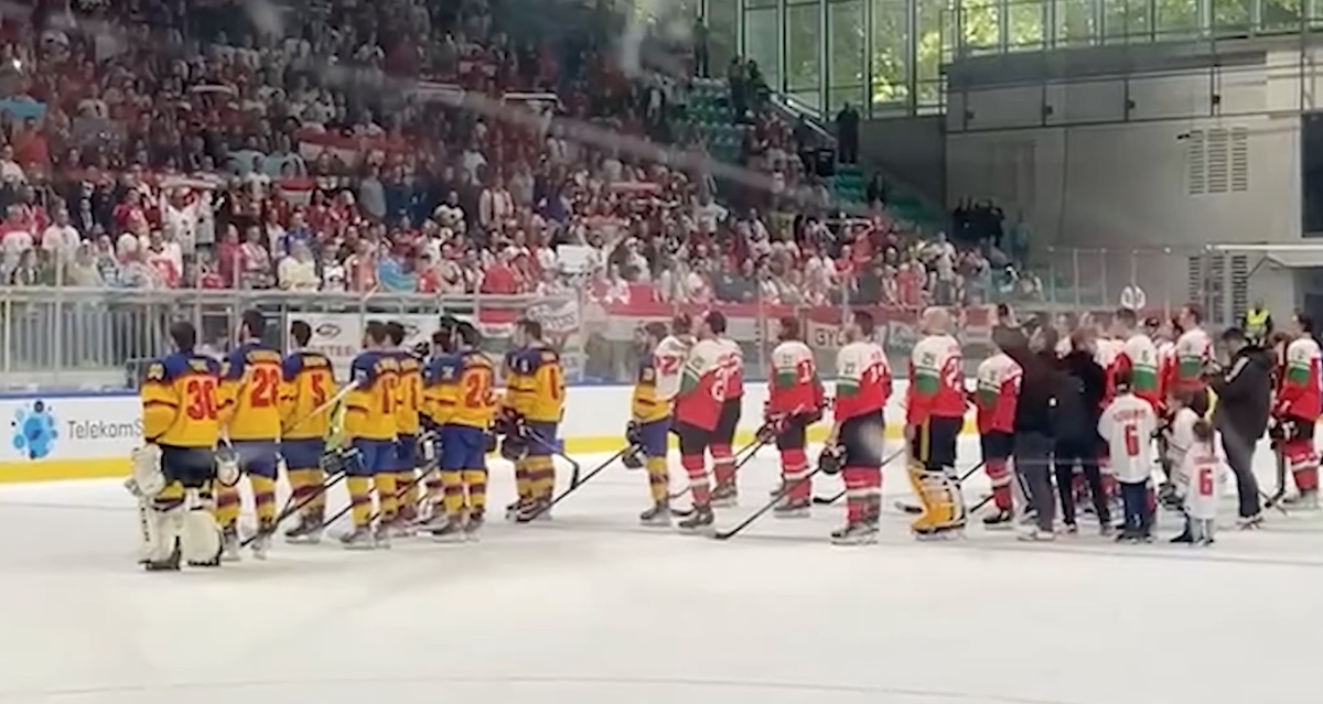 Eduard Novak despre hocheiştii care au cântat imnul Ţinutului Secuiesc cu galeria Ungariei: reacţia este una deplasată, exagerată