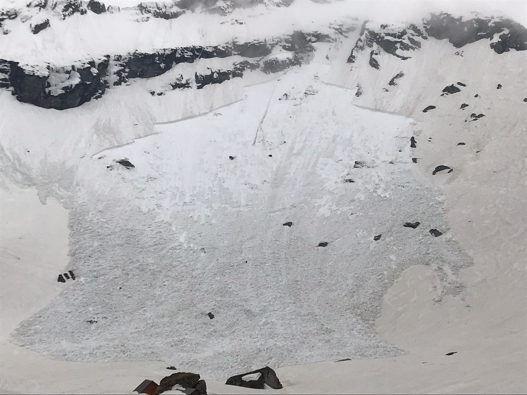 Avalanșă fără victime, la Bâlea Lac. „Nelipsita avalanșă de la începutul lunii mai”