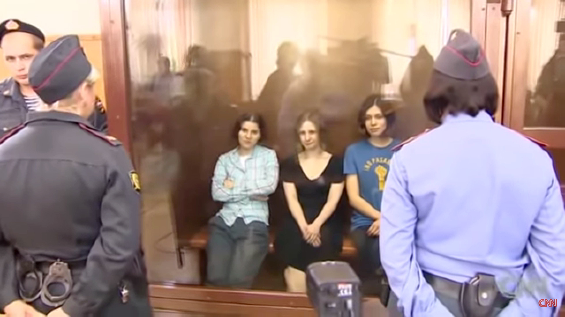 Maria Aliohina, una dintre membrele trupei Pussy Riot, a reușit să fugă din Rusia