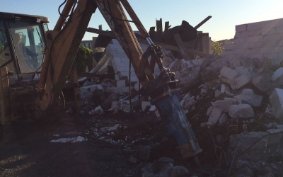 FOTO Casa construită ilegal pe Trifoiului a fost dărâmată