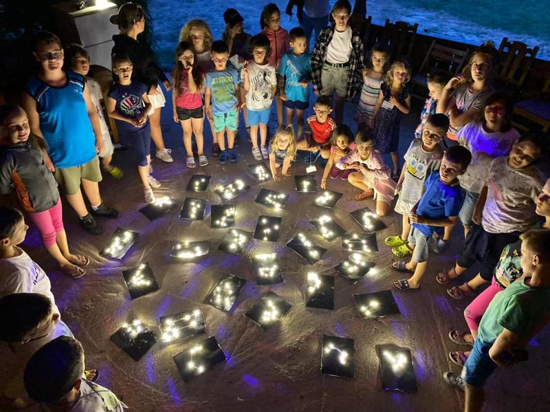 Proiectele maratonului: Ateliere gratuite de chimie, robotică sau astronomie pentru copiii defavorizați