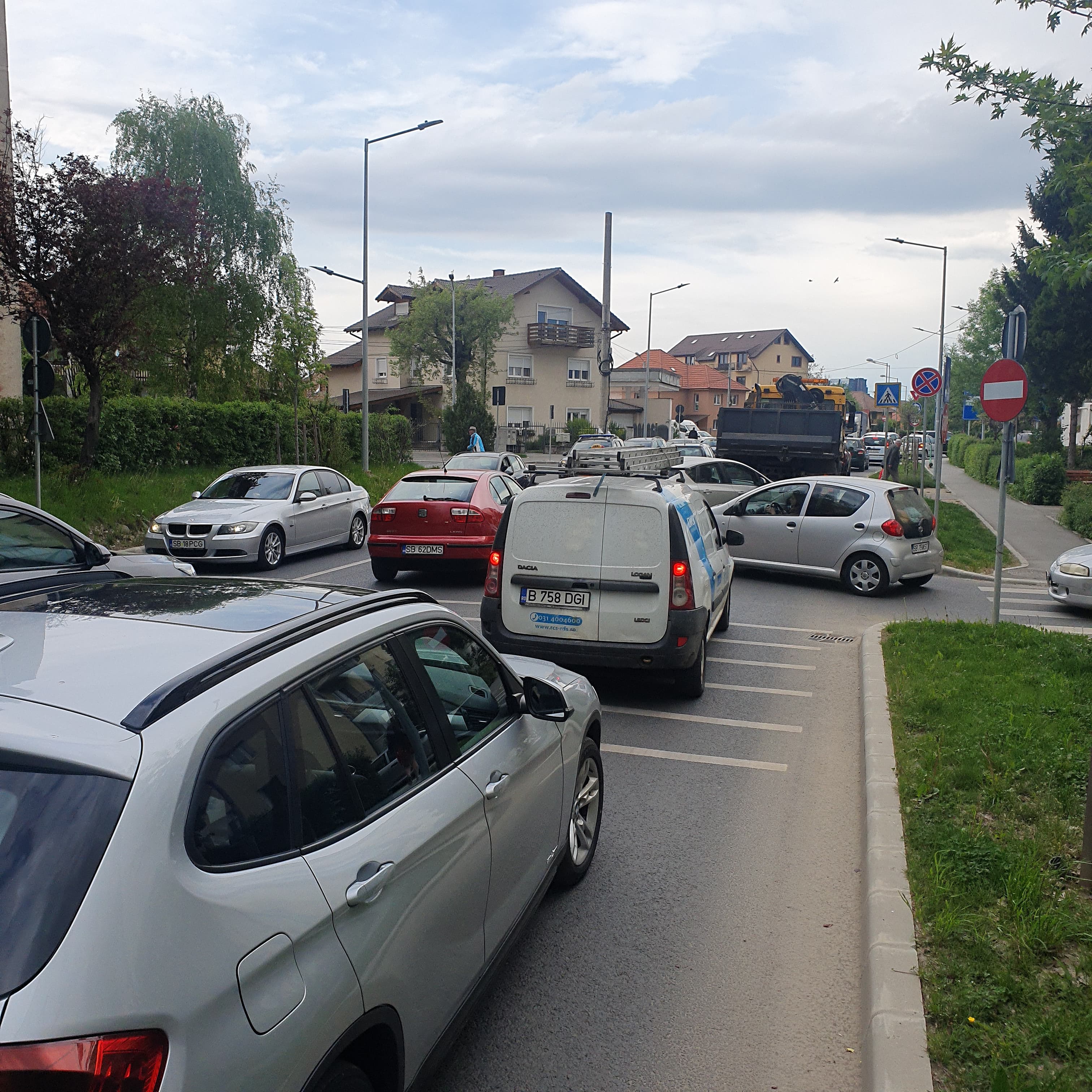Cum a ajuns Sibiul sufocat: 63% din mașinile de pe străzi sunt din afara orașului