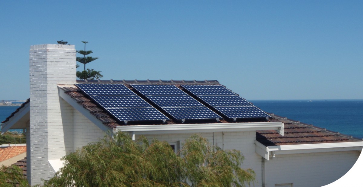 FT: UE ar putea introduce obligativitatea dotării clădirilor noi cu panouri solare