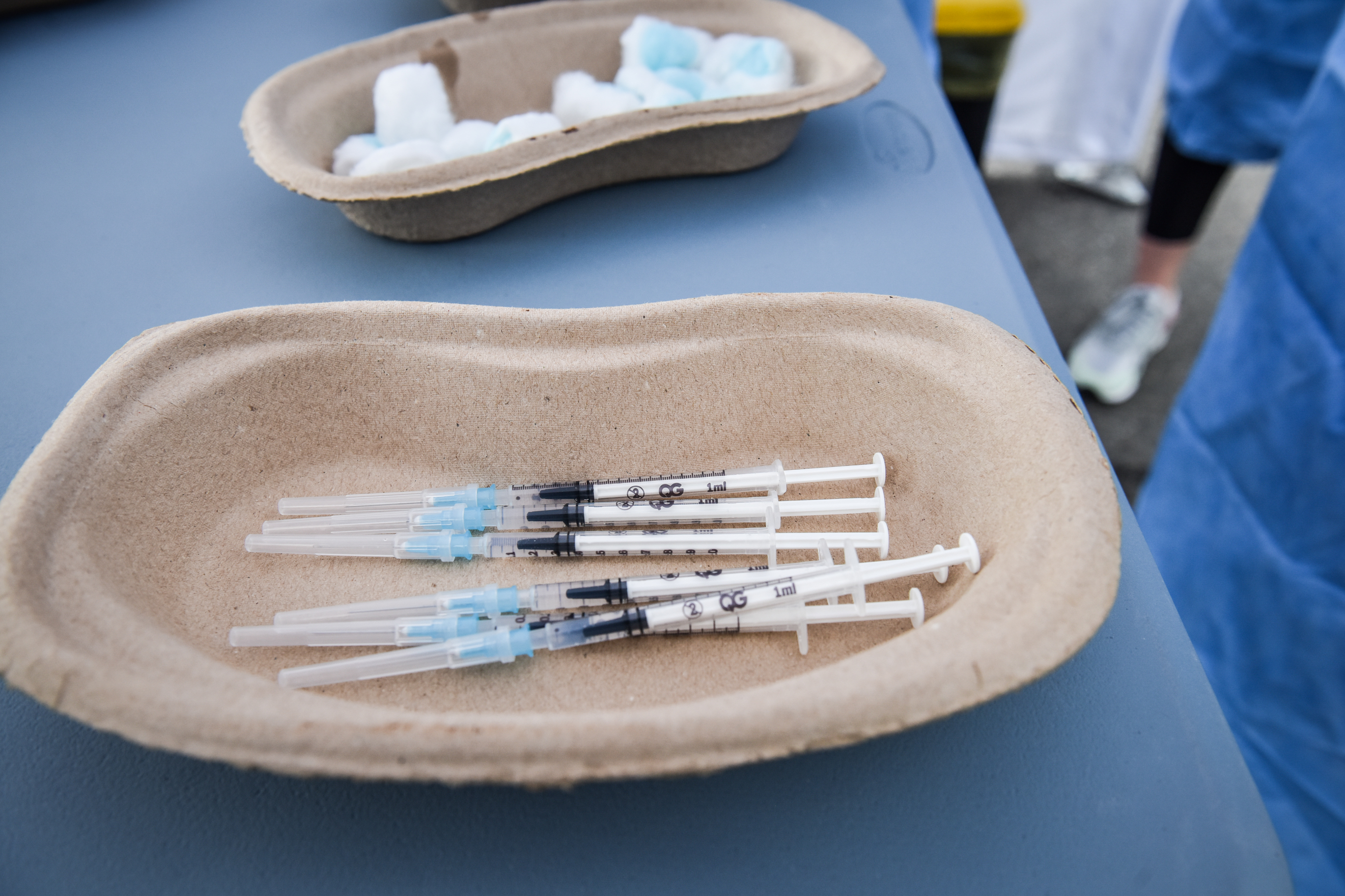 Șapte sibieni s-au vaccinat cu doza a patra împotriva COVID-19 în prima zi de campanie