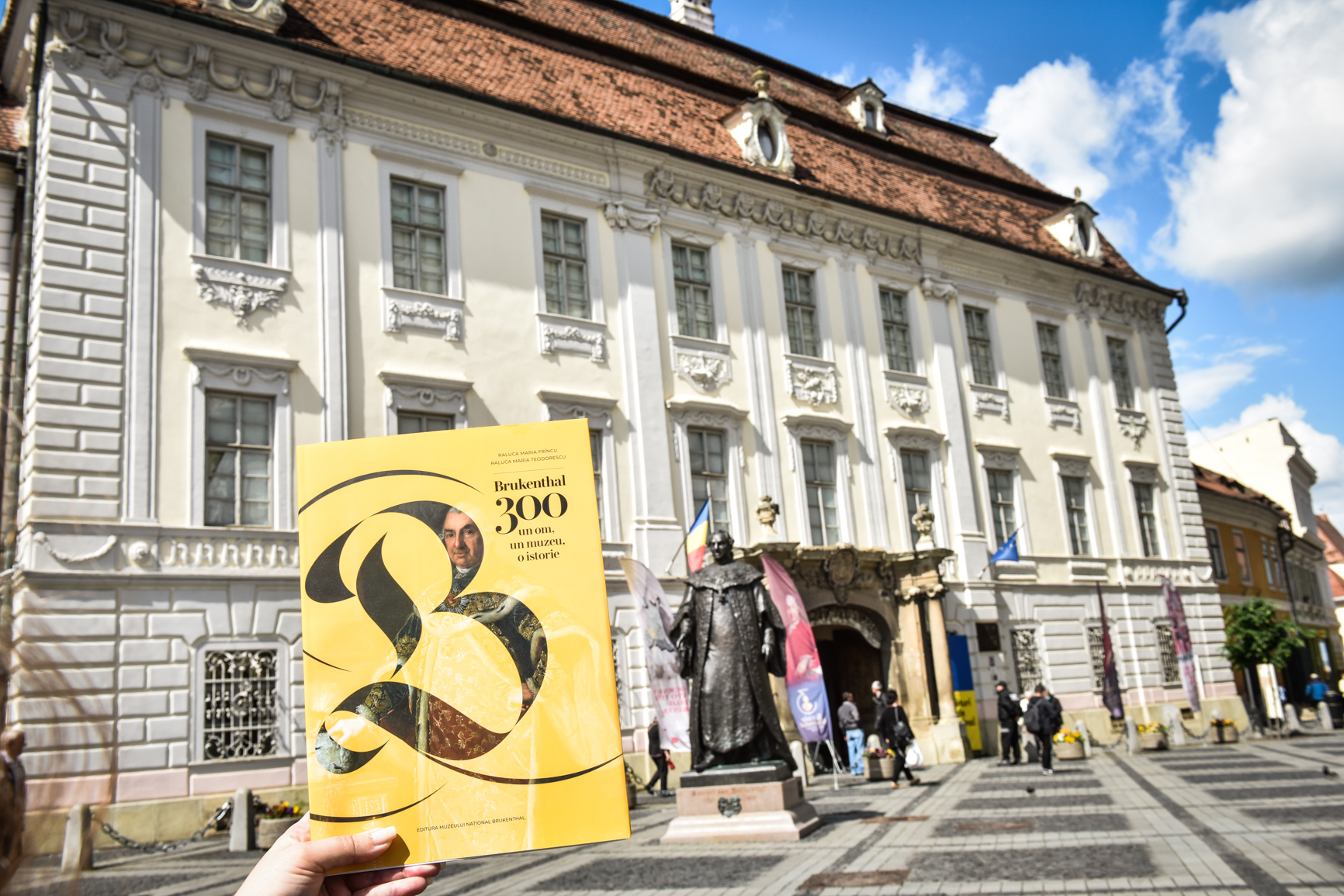 Două muzeografe din Sibiu au lansat un volum despre viața lui Samuel von Brukenthal