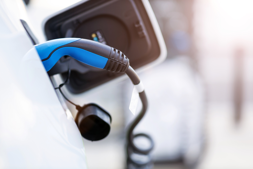 Ciucă spune că vom avea 18.000 de staţii de încărcare pentru maşini electrice în România, până în 2026, prin PNRR