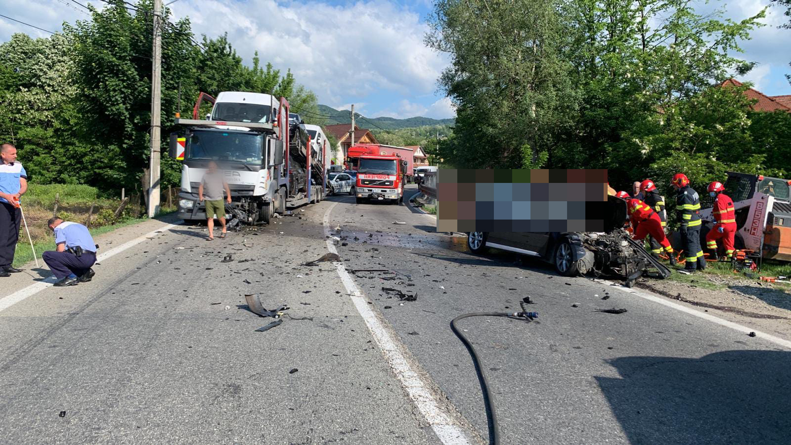 Actualizare Coliziune frontală pe DN 7, între un TIR și o mașină