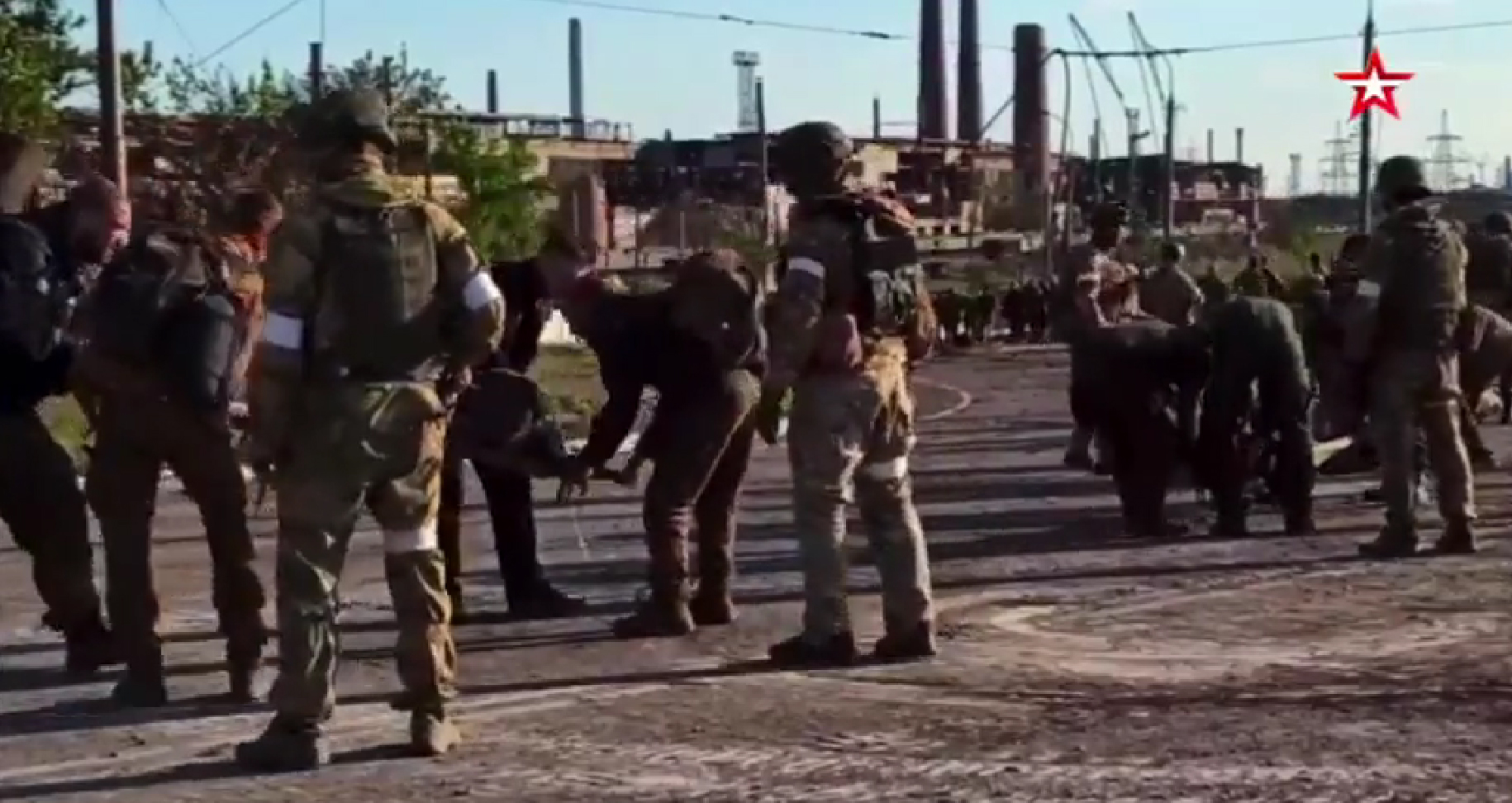 Mii de luptători ucraineni capturaţi recent la Azovstal vor fi judecaţi de un „tribunal internaţional” din regiunea Doneţk