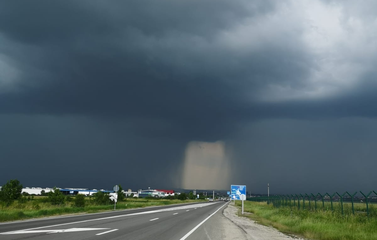 Întreg județul Sibiu e sub avertizări de furtună până luni. ISU a activat Grupa Operativă