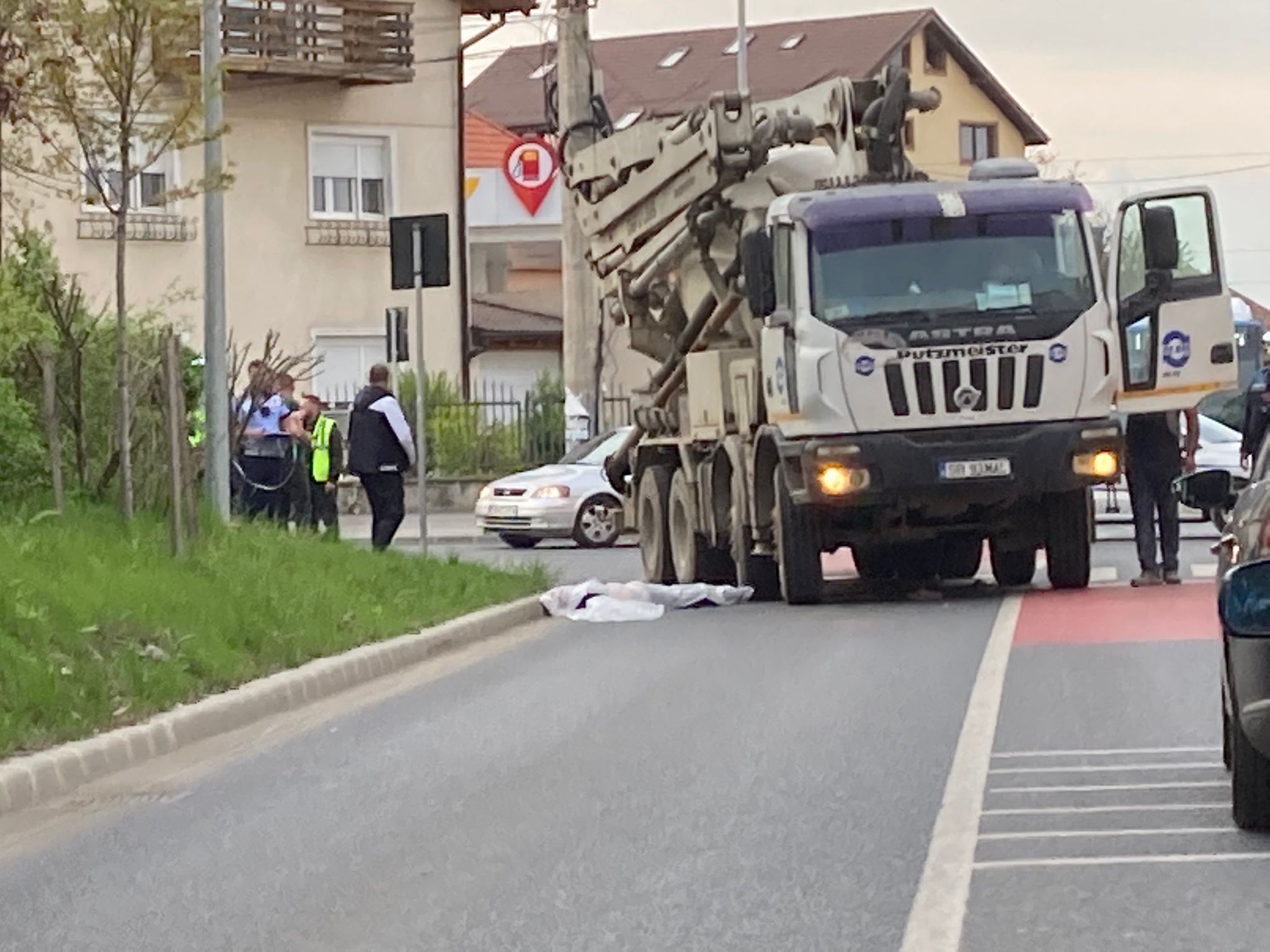Actualizare: S-a declarat decesul persoanei accidentate pe Calea Cisnădiei. Se afla în traversare pe trecerea de pietoni