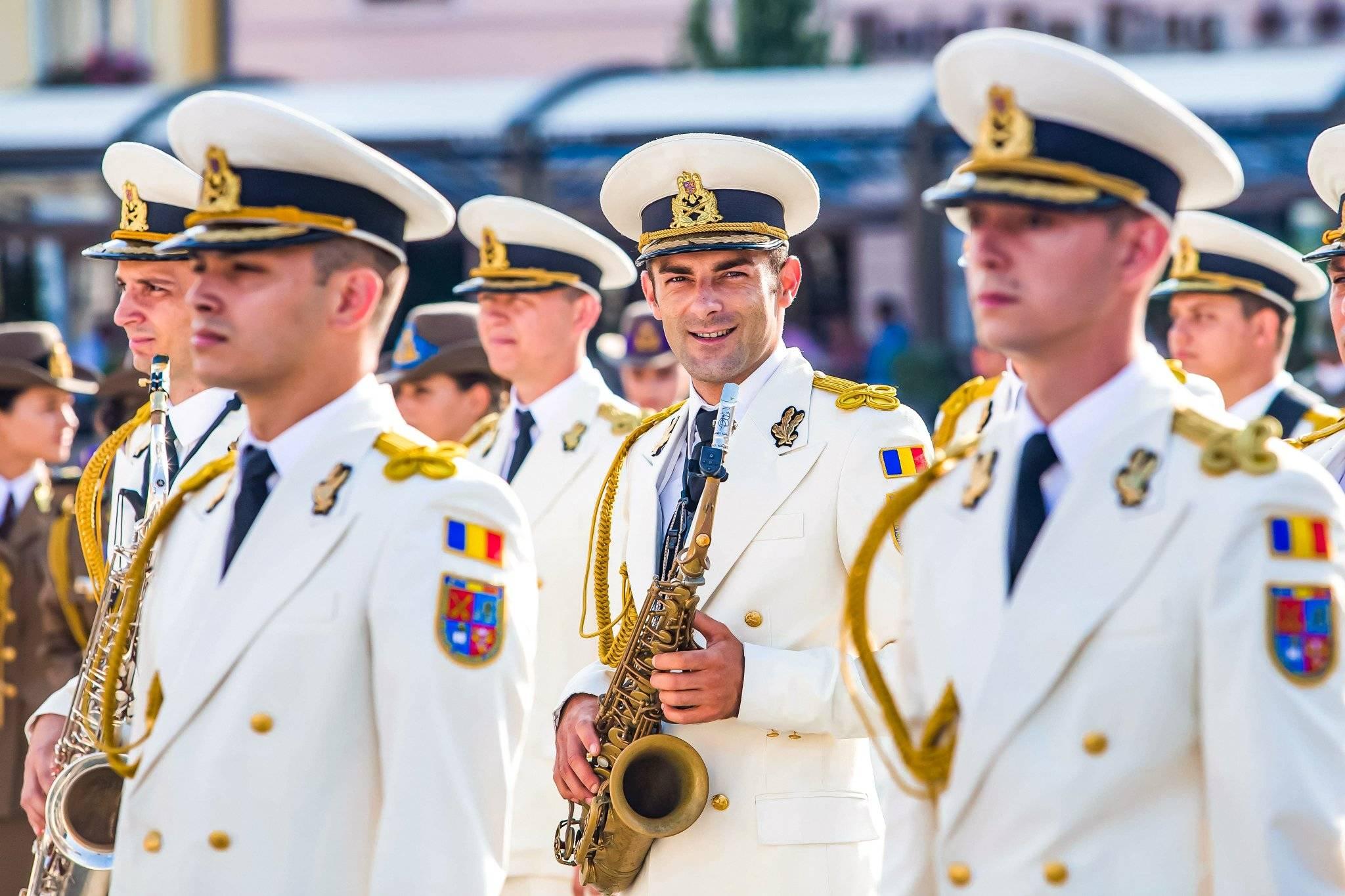 Adrian Pleșa, artistul militar: „Muzica scoate la suprafață tot ce e mai frumos din mine”
