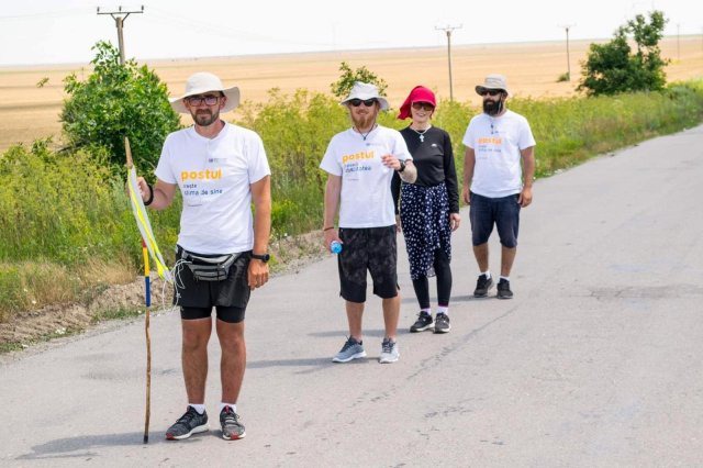 Peste o mie de km pe jos, fără mâncare. Pelerinajul trece și prin Sibiu