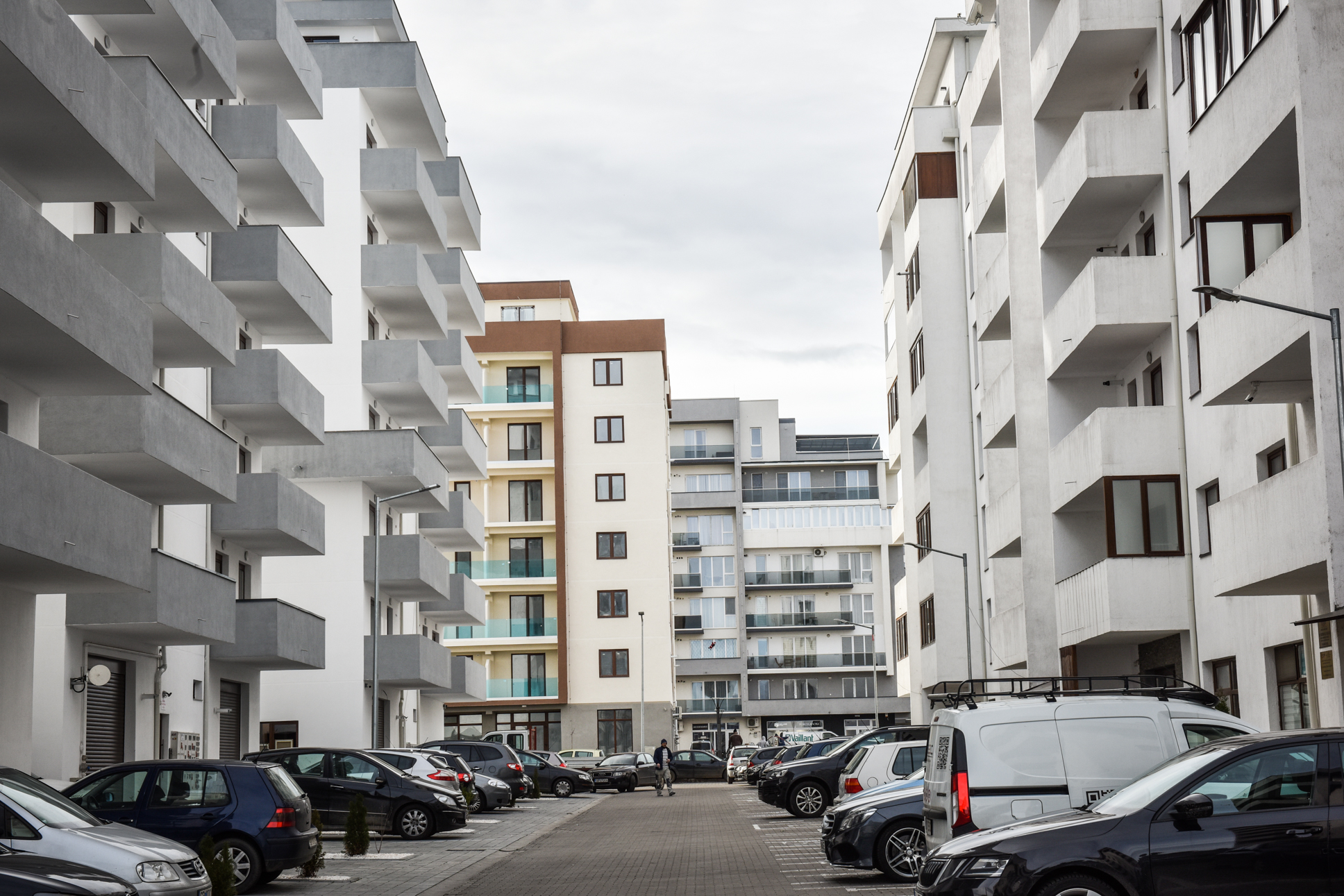 Noi norme urbanistice în Șelimbăr: Dezvoltatorii imobiliari sunt obligați să facă mai multe locuri de parcare și să lase mai mult spațiu între blocuri