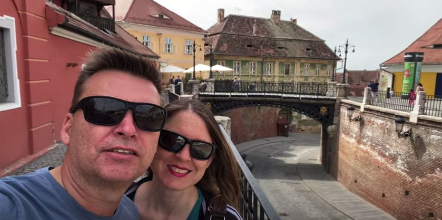 Reacția unor turiști americani, după trei săptămâni în Sibiu: „Înțelegem de ce mulți vor să locuiască aici”