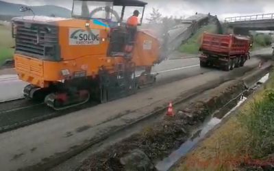 VIDEO-Atenție pe DN 7: Drumarii reasfaltează tronsonul cuprins între Veștem și Boița