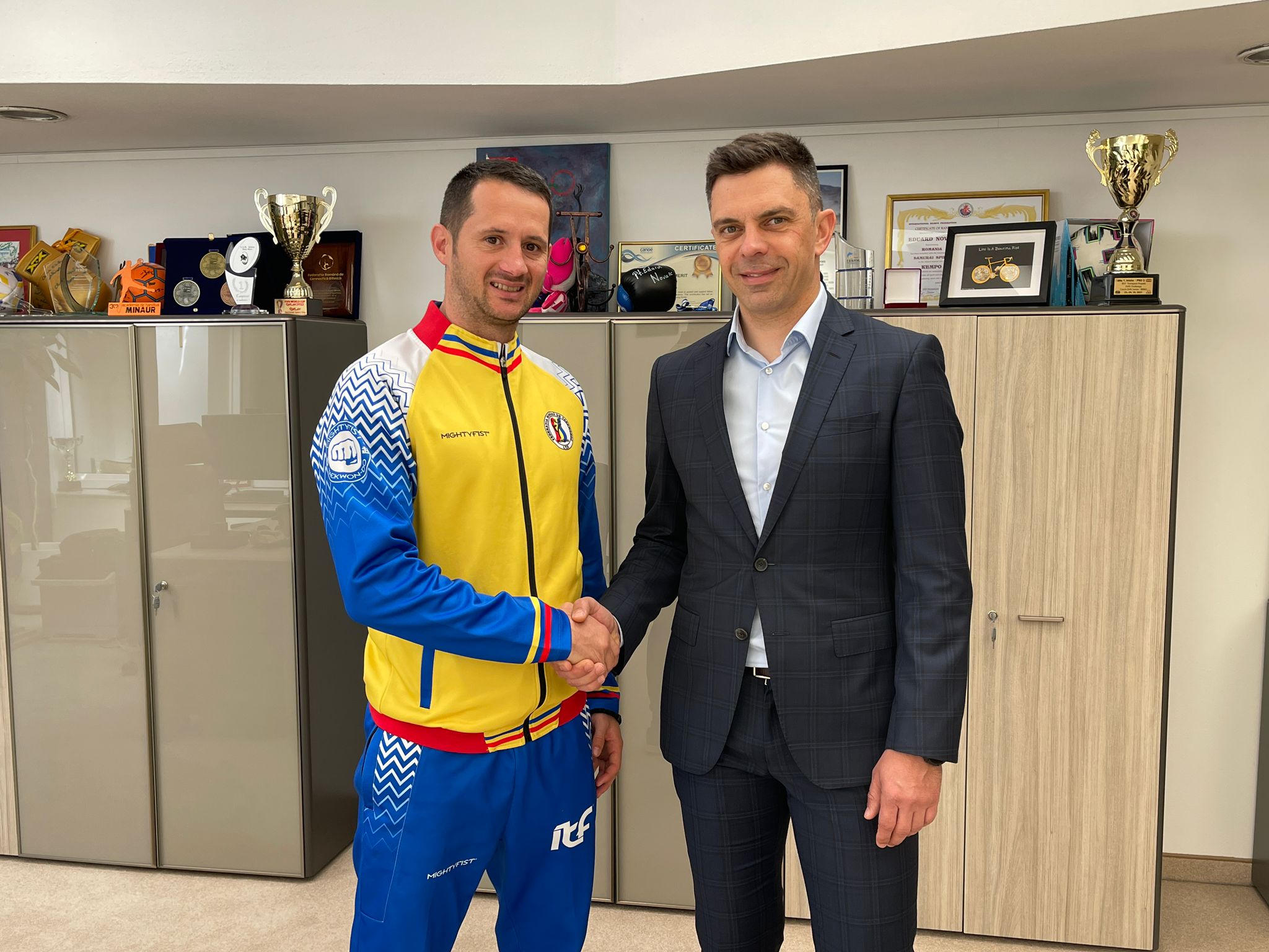 Ministrul Sporturilor îl felicită pe președintele Federației Române de Taekwon-do. „O performanță muncită și meritată”