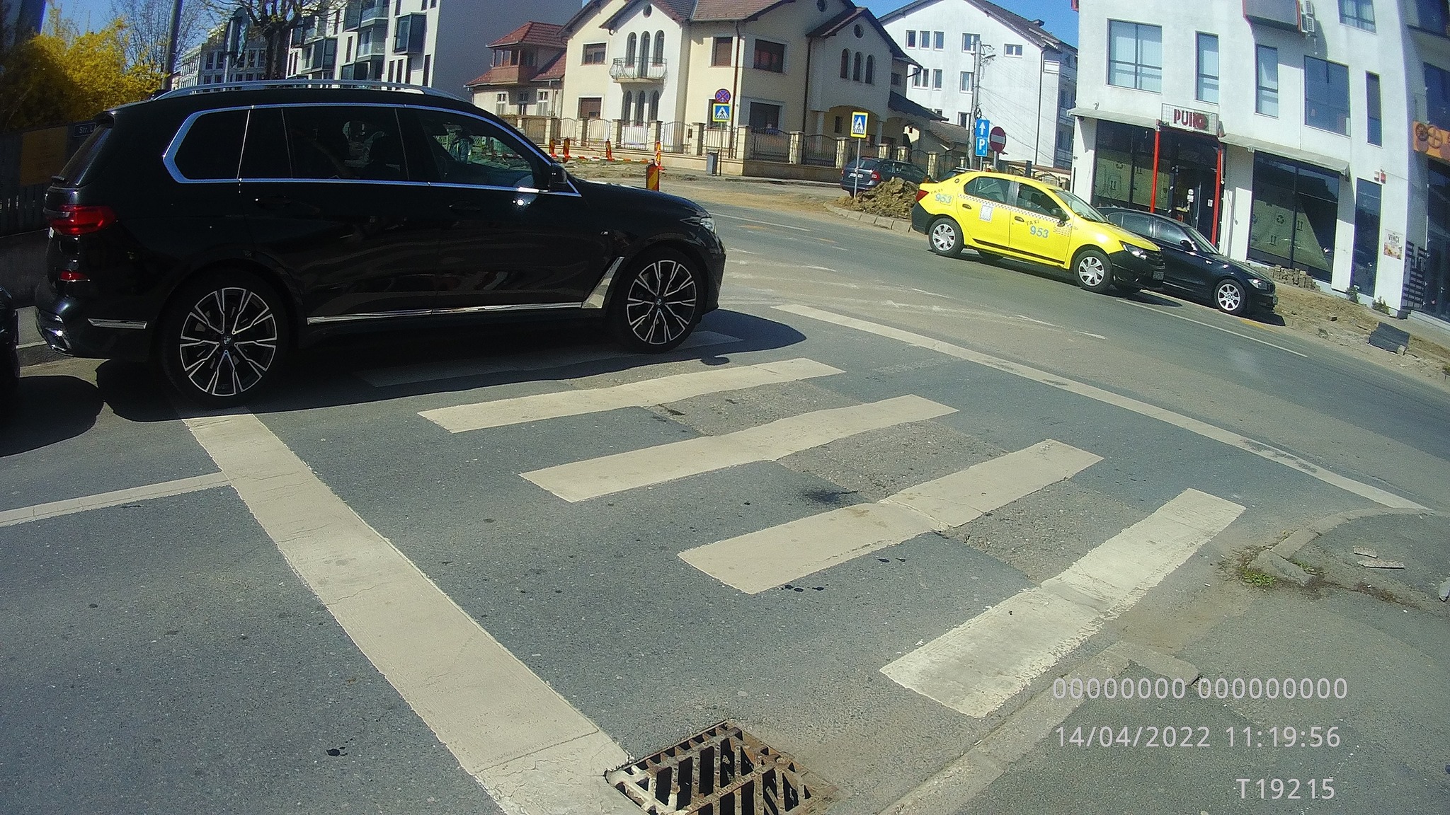 Primăria Sibiu anunță că 7 masini au fost ridicate și s-au dat 28 de amenzi, în 10 zile, pentru mașinile parcate pe trecerile de pietoni
