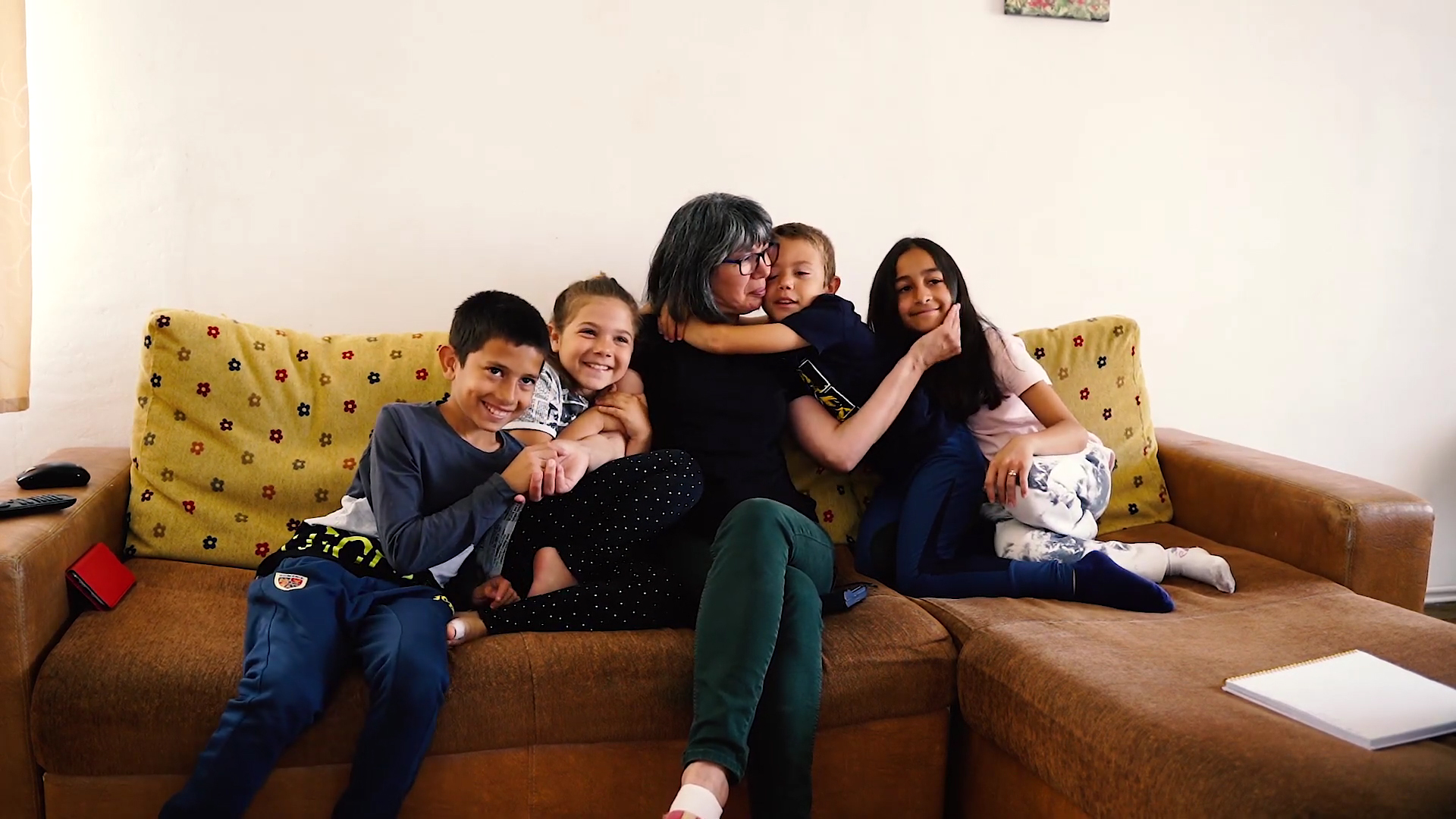 VIDEO Familia care a luat în plasament patru copii: e o iubire nemăsurată