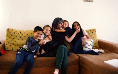 VIDEO Familia care a luat în plasament patru copii: e o iubire nemăsurată