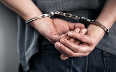 Trei în arest, doi la spital: Bătaie într-un bar din județul Sibiu