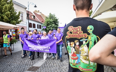 Fotoreportaj Cum a fost primită Viorica Dăncilă la Sibiu. „Unii vin, alții pleacă, vai ce ne-am săturat”